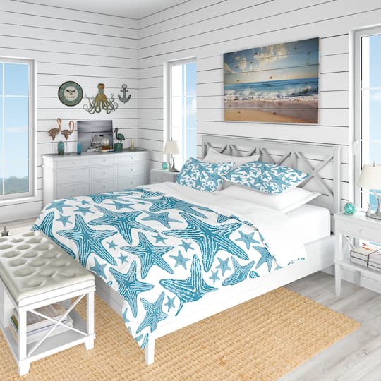 Designart; Designart 'Pattern of Blue Starfish' Coastal Bedding Set - Duvet Cover & Shams; Category:Duvet Covers; Image:1